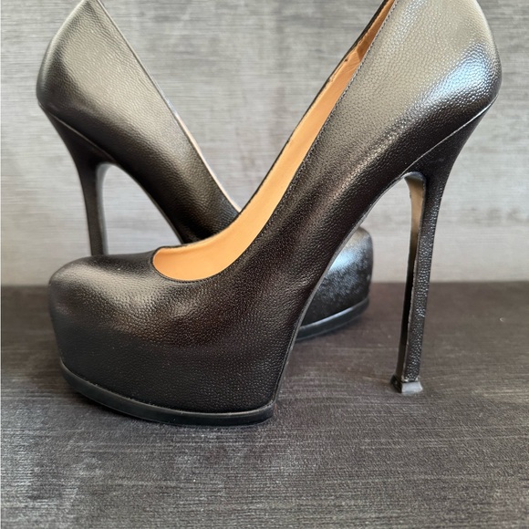 Yves Saint Laurent Shiny Black Heels - Picture 1 of 8